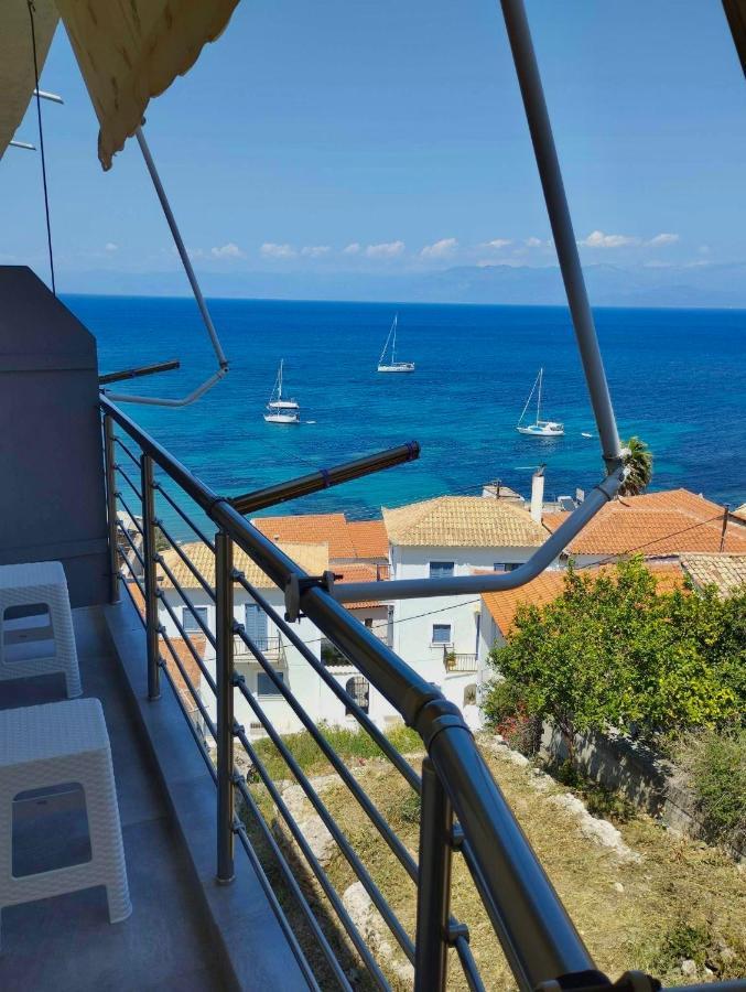 Blu Blu Apartment With Castle View Koróni Exterior foto